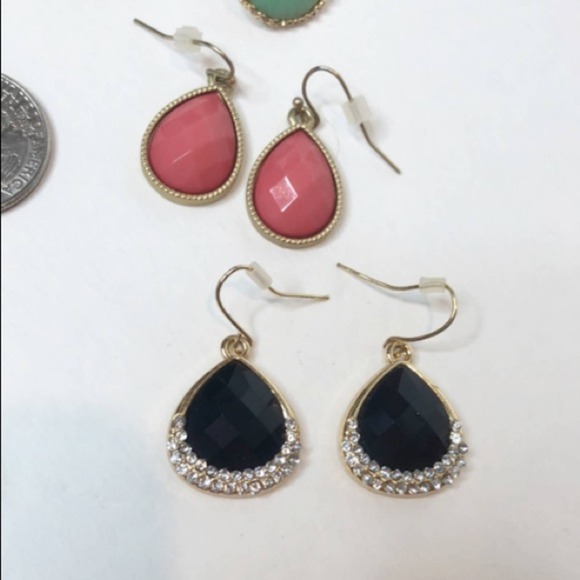 Bundle of three gold dangle earrings - Picture 3 of 6